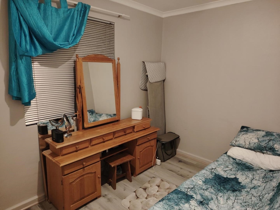 To Let 2 Bedroom Property for Rent in Goodwood Estate Western Cape